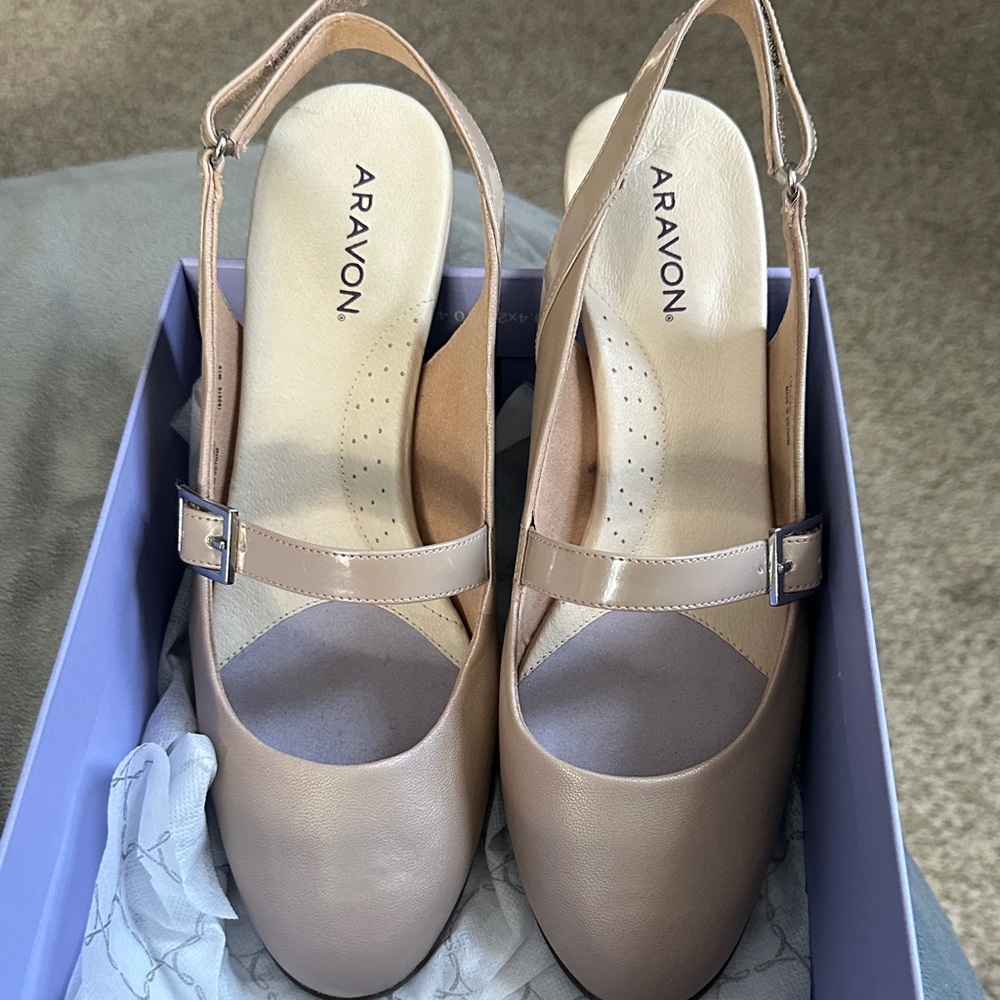 Aravon Women's Beige Slingback Heels
